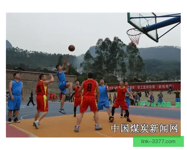 从煤港到看台呐喊卡迪夫城球迷文化中的身份认同与城市记忆变迁