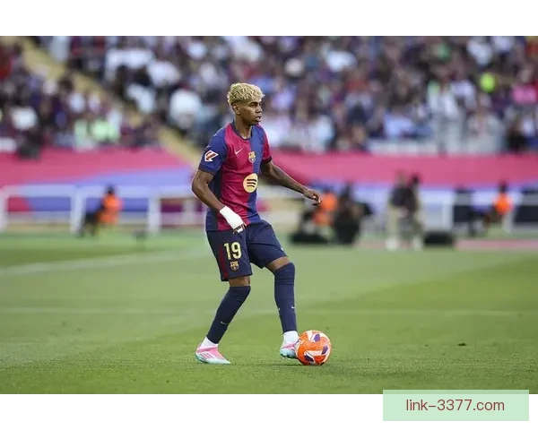 巴萨十七岁亚马尔连续首发引关注年轻天才背后体能管理策略揭秘